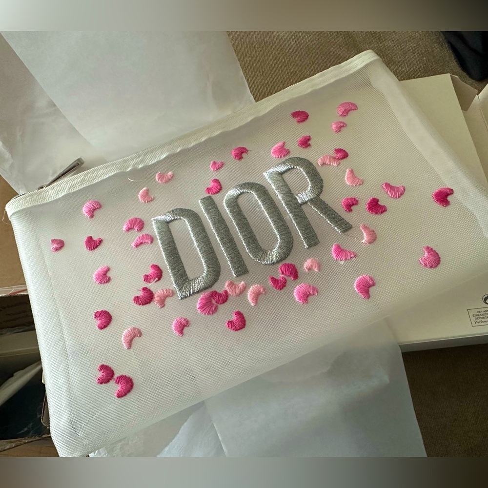 GWP DIOR POUCH - New w/ box